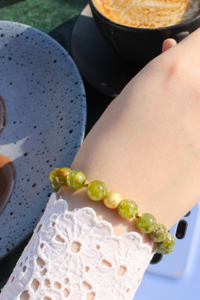 Meva Zeberced/Peridot Doğal Taş Tasarım Bileklik-1 (925 Ayar Gümüş Üzeri 14K Altın Kaplama)