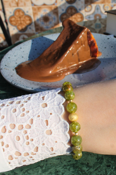 Meva Zeberced/Peridot Doğal Taş Tasarım Bileklik-1 (925 Ayar Gümüş Üzeri 14K Altın Kaplama)