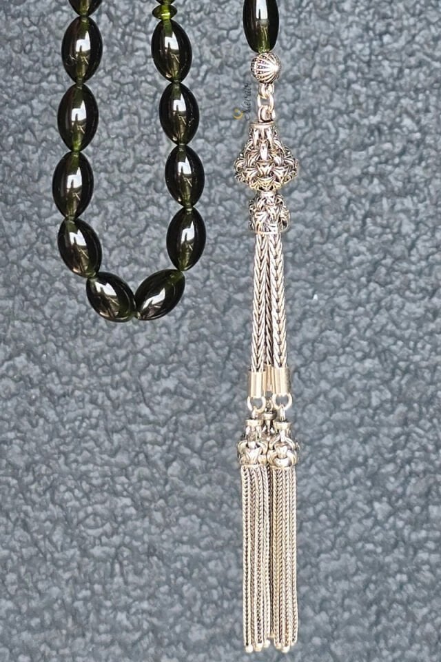 925 Ayar Gümüş Püsküllü Beyzi Kesim Yeşil Sıkma Kehribar Tesbih 33'lü