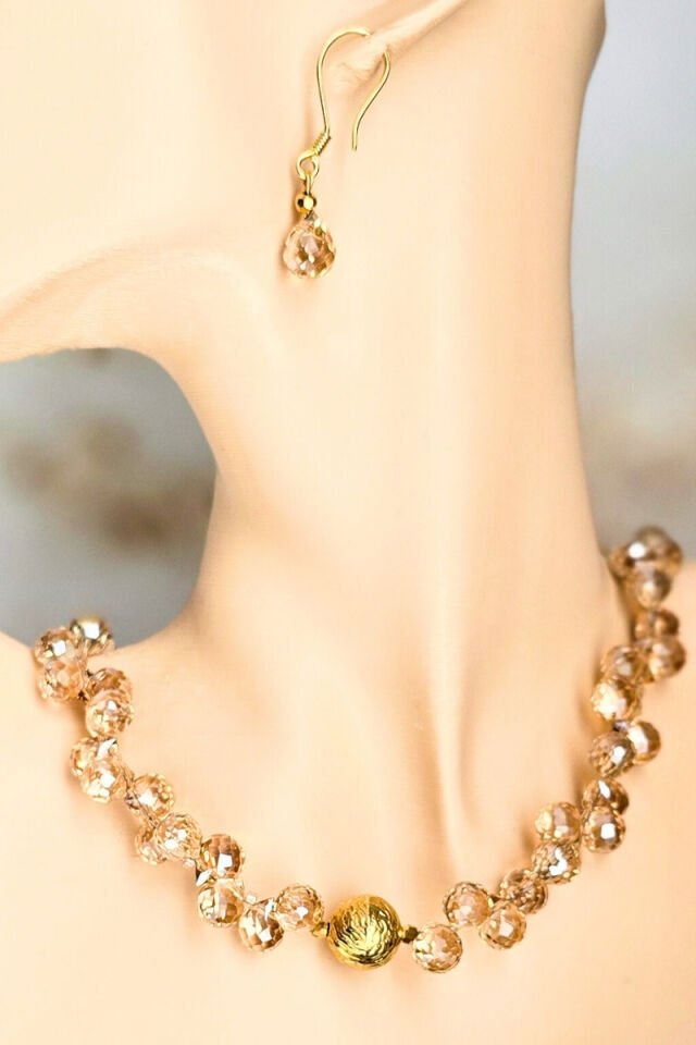 Ahu Kristal Tasarım Kolye (925 Ayar Gümüş Üzeri 14K Altın Kaplama)