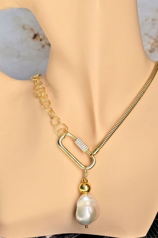 Majori Barok İnci Charm Doğal Taş Tasarım Kolye (925 Ayar Gümüş Üzeri 14K Altın Kaplama)